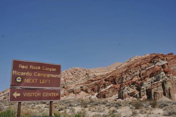 Chegando ao Red Rock Canyon State Park, perto de Mojave, na Califórinia - EUA